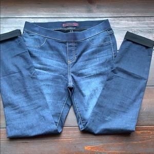 No Boundaries elastic jeans. Size M(7-9)